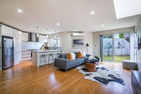 Photo of property in 2/46 Raleigh Road, Northcote, Auckland, 0627