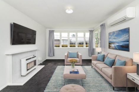 Photo of property in 33 Crewe Crescent, Hokowhitu, Palmerston North, 4410