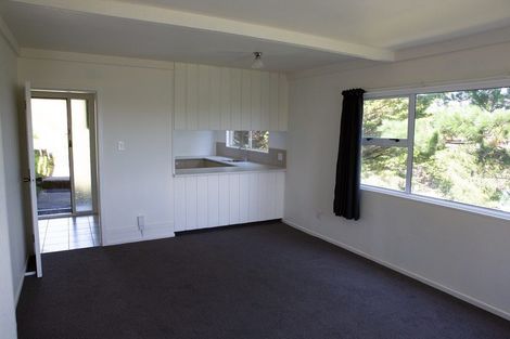 Photo of property in 15b Chetwode Grove, Newlands, Wellington, 6037