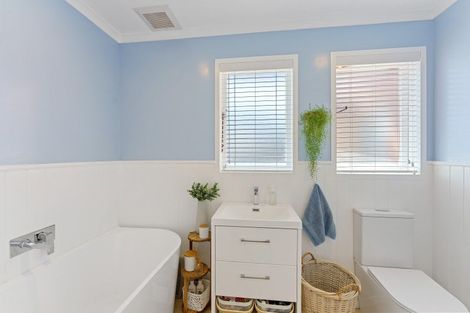 Photo of property in 10 Nimmo Avenue, Waikanae, 5036