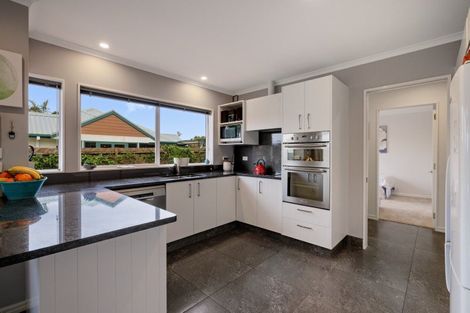 Photo of property in 90 Santa Monica Drive, Papamoa Beach, Papamoa, 3118