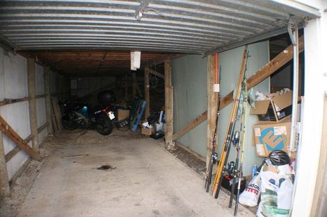 Photo of property in 1 Louise Place, West Harbour, Auckland, 0618