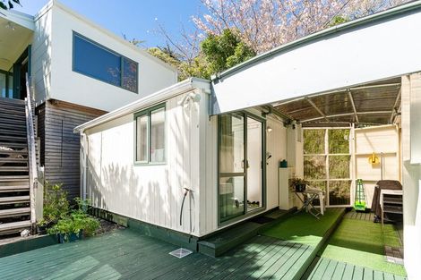 Photo of property in 2 Huntingdon Street, Northland, Wellington, 6012