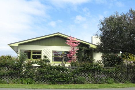 Photo of property in 10 Browning Crescent, Stoke, Nelson, 7011