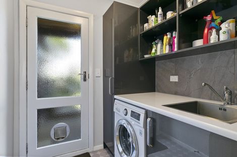 Photo of property in 7 Pekanga Road, Normandale, Lower Hutt, 5010