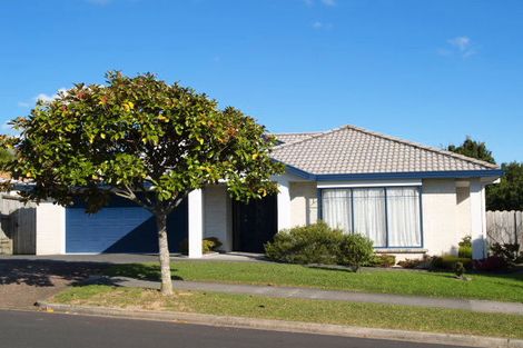 Photo of property in 32 Frank Nobilo Drive, Golflands, Auckland, 2013