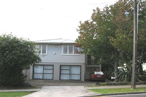 Photo of property in 124 View Road, Sunnyvale, Auckland, 0612