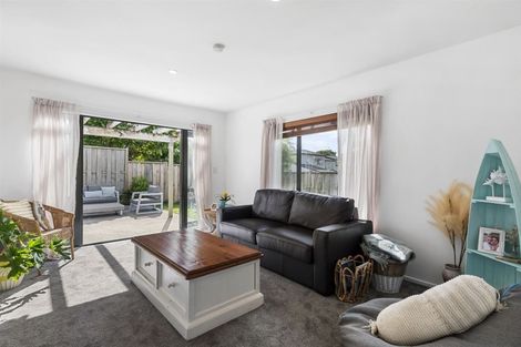 Photo of property in 5/42 Fields Parade, Oteha, Auckland, 0632
