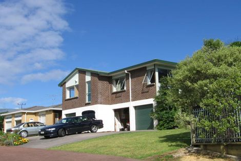 Photo of property in 14 Carl Place, Unsworth Heights, Auckland, 0632