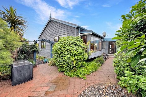 Photo of property in 123 Marine Parade, Eastbourne, Lower Hutt, 5013