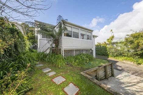 Photo of property in 201 Edmonton Road, Te Atatu South, Auckland, 0610