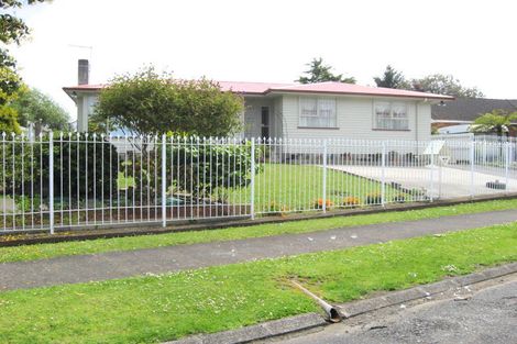 Photo of property in 16 Humphreys Place, Mangere, Auckland, 2022