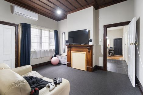 Photo of property in 412 Featherston Street, Palmerston North, 4414