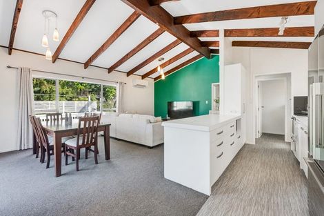 Photo of property in 8 Teviot Place, Totara Vale, Auckland, 0629