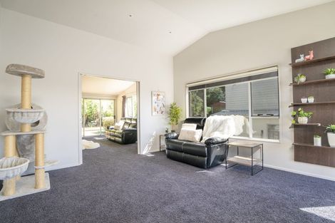 Photo of property in 35 Meadowcroft Grove, Johnsonville, Wellington, 6037