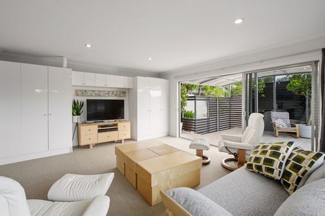 Photo of property in 142a Heta Road, Highlands Park, New Plymouth, 4312