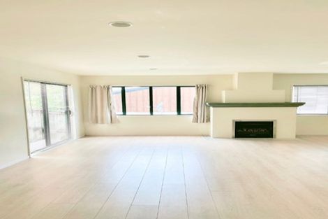 Photo of property in 1/881 East Coast Road, Northcross, Auckland, 0632