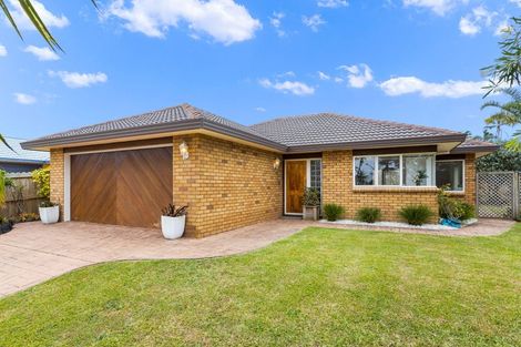 Photo of property in 106 Lakeside Drive, Orewa, 0931