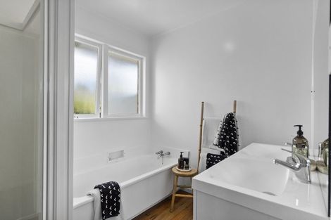 Photo of property in 2 Patricia Avenue, Hamilton East, Hamilton, 3216