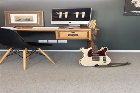 Photo of property in 2 Len Ireland Drive, Kumeu, 0810