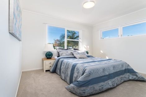 Photo of property in 70 Blakeborough Drive, Forrest Hill, Auckland, 0620