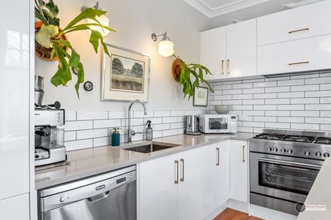 Photo of property in 24 Collins Street, Petone, Lower Hutt, 5012