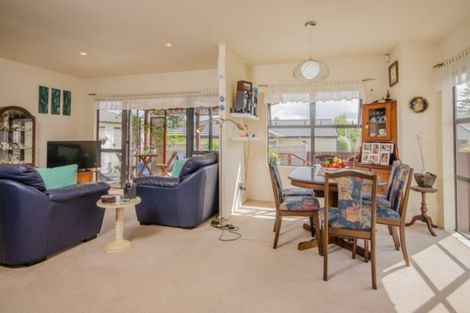 Photo of property in 72c Seabrook Avenue, New Lynn, Auckland, 0600