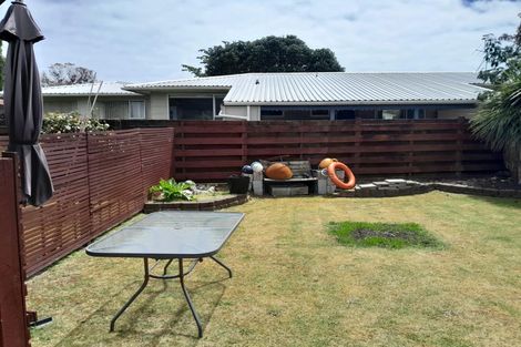 Photo of property in 9 Cypress Grove, Paraparaumu, 5032