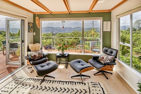 Photo of property in 60 Pomare Road, Tirohanga, Lower Hutt, 5010