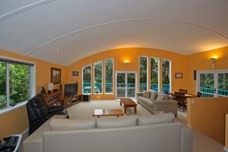 Photo of property in 4 Okoka Road, Omiha, Waiheke Island, 1081
