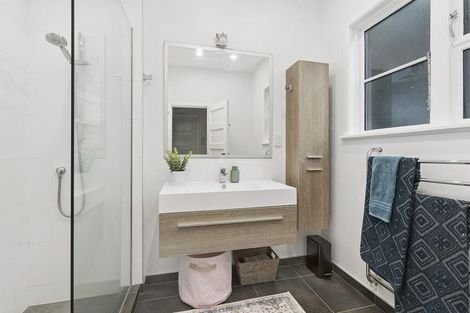 Photo of property in 55 Ranui Crescent, Khandallah, Wellington, 6035