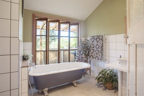 Photo of property in 2269 State Highway 2, Te Hauke, Hastings, 4178