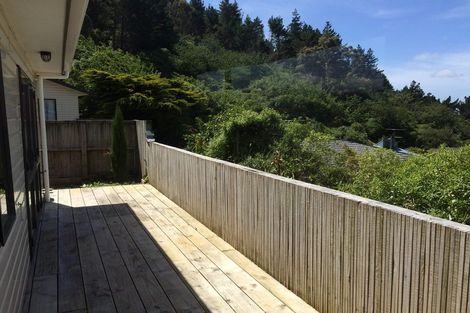 Photo of property in 5 Bishops Glen, Tawa, Wellington, 5028