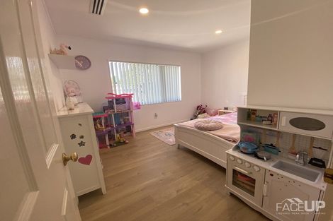 Photo of property in 30 Harbour Lights Close, West Harbour, Auckland, 0618