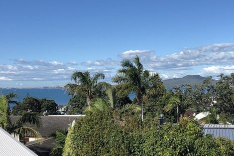 Photo of property in 3/27 Rangitoto Terrace, Milford, Auckland, 0620