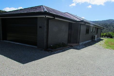 Photo of property in 2 Aorangi Drive, Greymouth, 7805