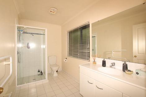 Photo of property in 40 Semillon Avenue, Henderson, Auckland, 0612