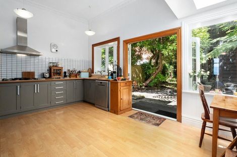 Photo of property in 21 Northland Road, Northland, Wellington, 6012