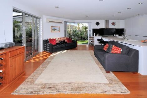 Photo of property in 7 Ellice Road, Totara Vale, Auckland, 0629