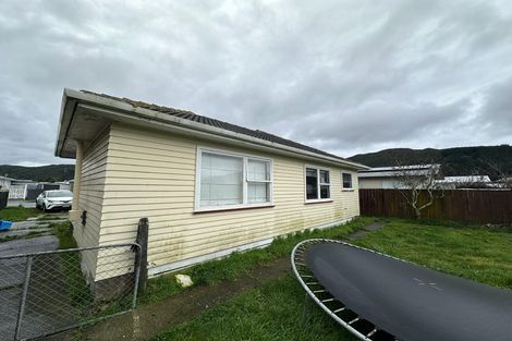 Photo of property in 6 Matthews Road, Wainuiomata, Lower Hutt, 5014