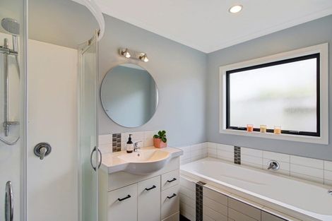 Photo of property in 9 Oxnam Place, Foxton Beach, Foxton, 4815