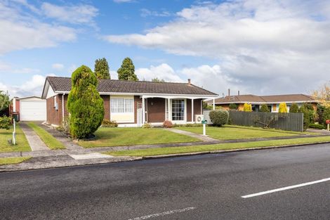 Photo of property in 42 Branch Road, Highlands Park, New Plymouth, 4312