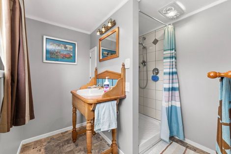 Photo of property in 38 Pipiroa Road, Ngatea, 3503