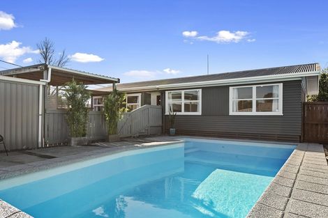 Photo of property in 1 Warwick Avenue, St Andrews, Hamilton, 3200