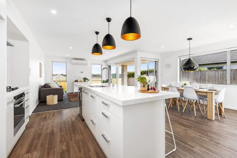 Photo of property in 14 Hooton Drive, Kumeu, 0810