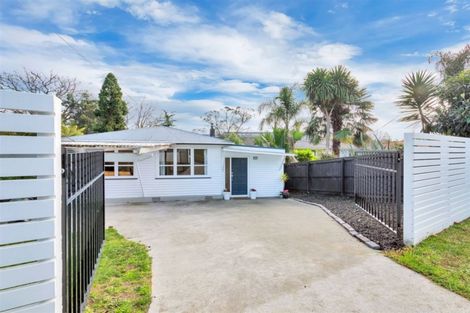 Photo of property in 48 Sylvan Crescent, Te Atatu South, Auckland, 0610