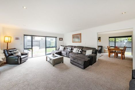 Photo of property in 5 D'urville Place, Kelvin Grove, Palmerston North, 4414