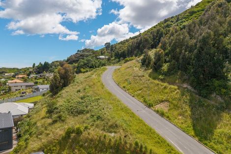 Photo of property in 107 Kakariki Grove, Waikanae, 5036