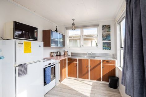 Photo of property in 100 Eighth Avenue, Urenui, 4377