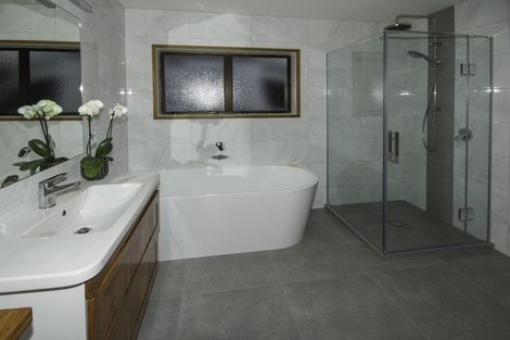 Photo of property in 10 Kinross Drive, Merrilands, New Plymouth, 4312